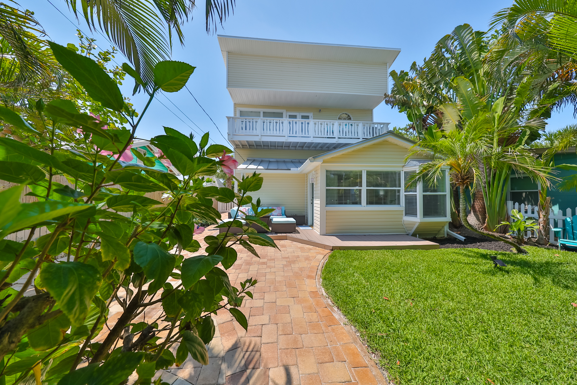 Madeira Beach, Florida, 33708, United States, 2 Bedrooms Bedrooms, ,2 BathroomsBathrooms,Residential,For Sale,1977709