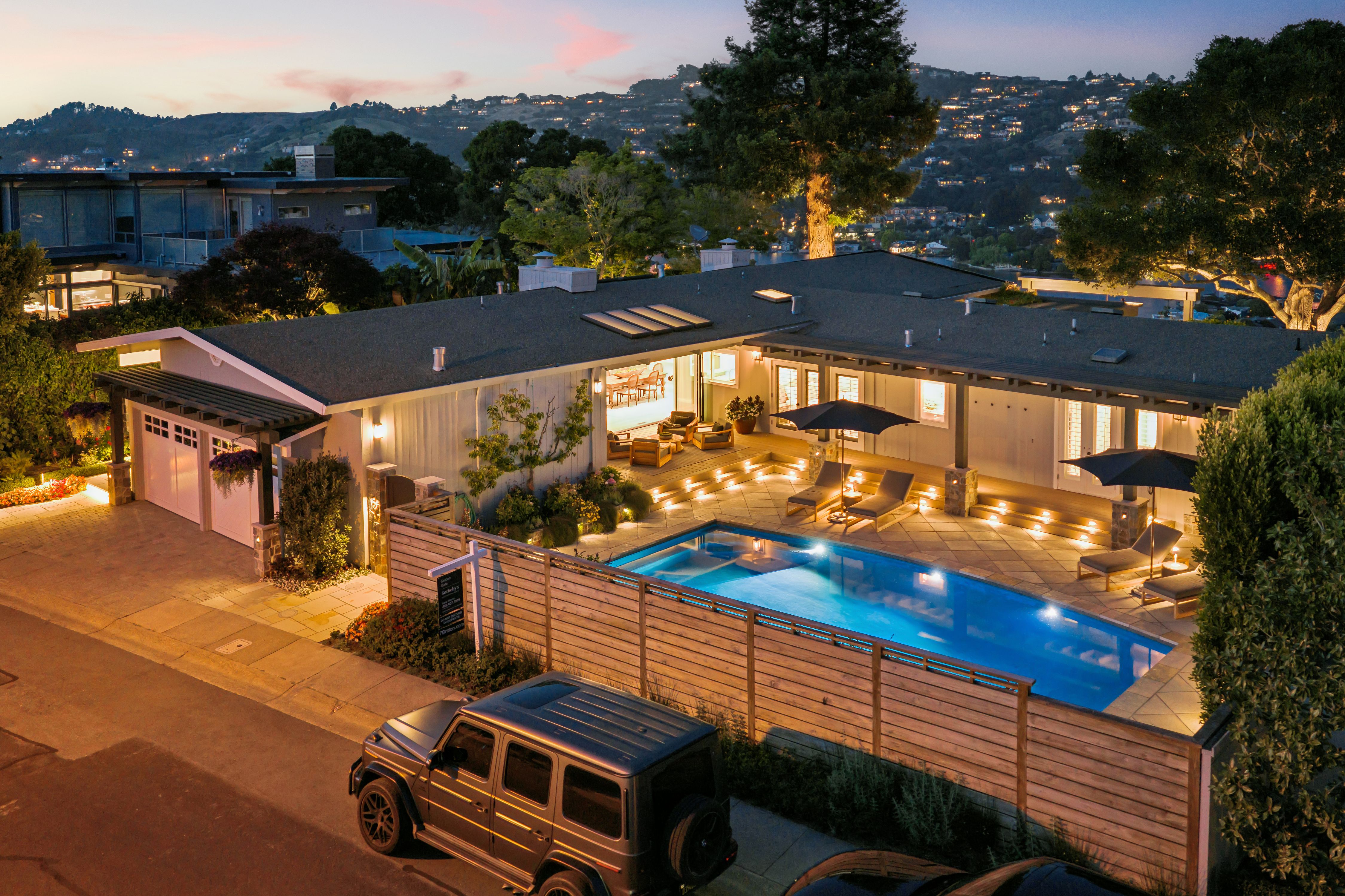  Rare One-Level Residence on Belvedere Island