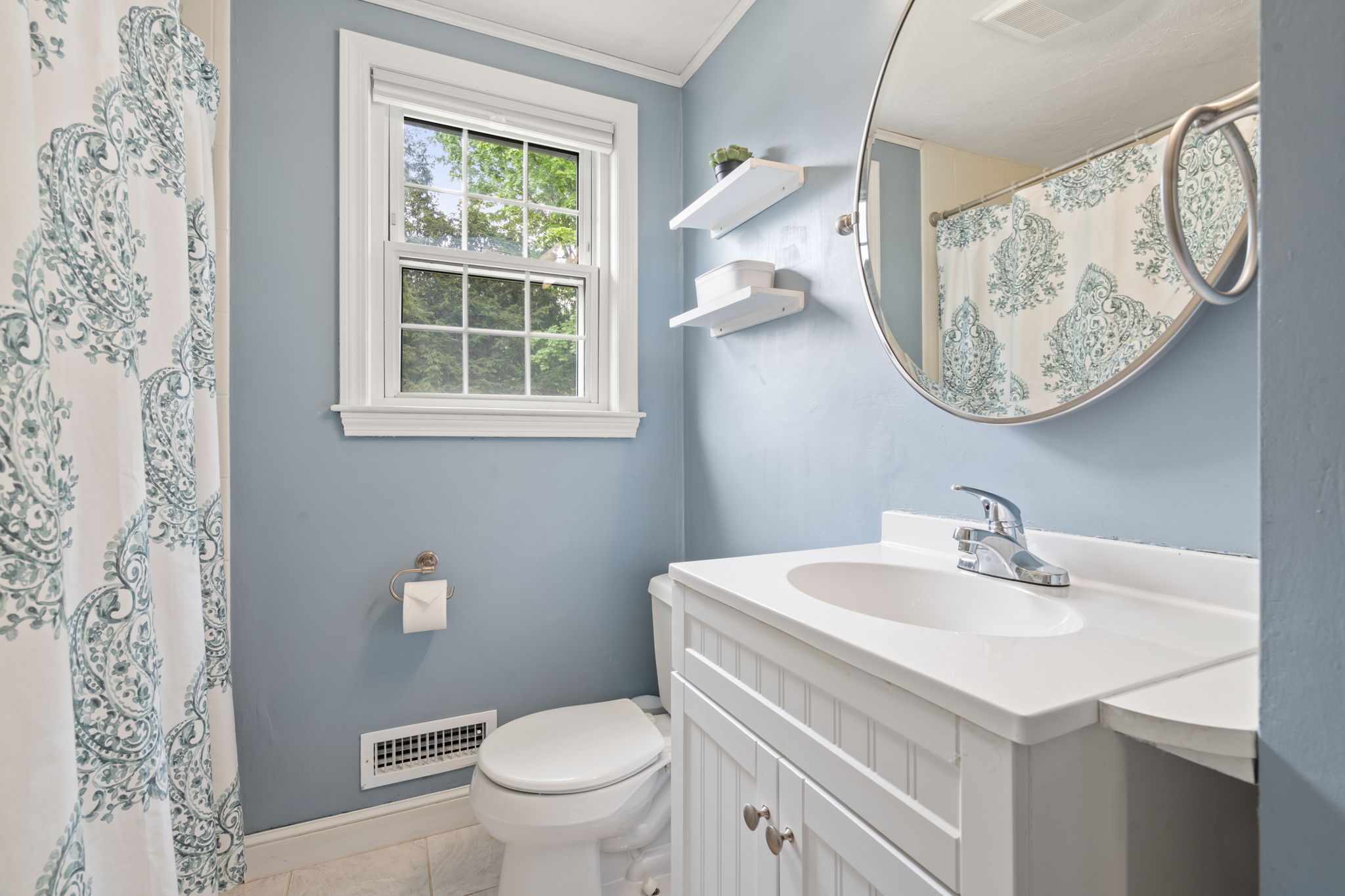 2 Forbes Road, Canton, MA, 02021 - 物件實景