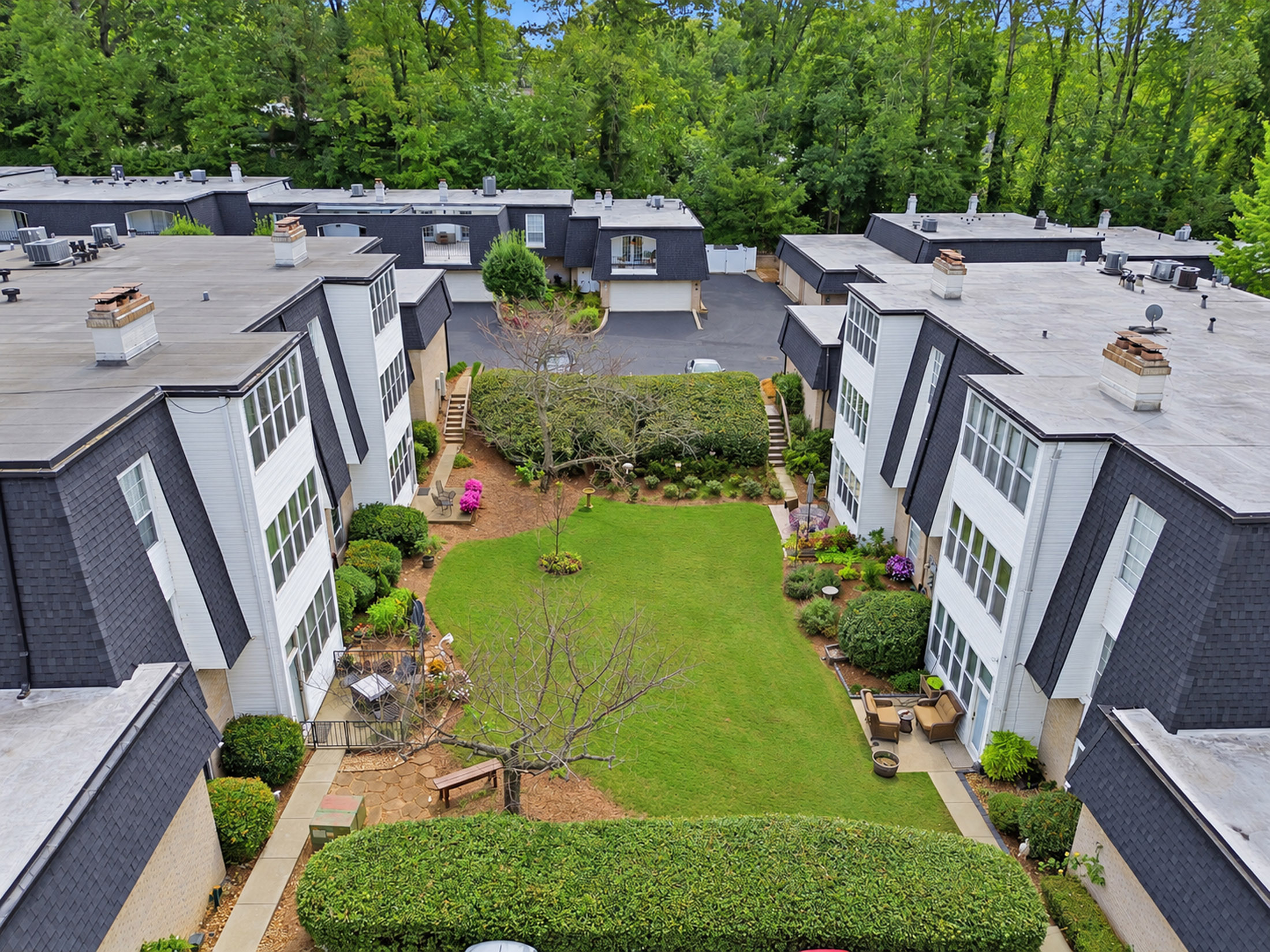 Tucked within The Cloisters in Sandy Springs - 物件實景