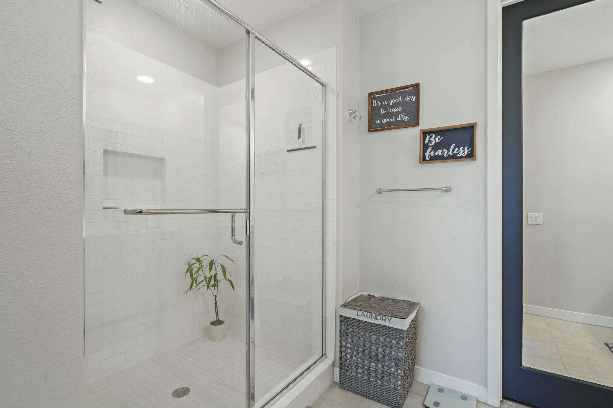 Valencia, California, 91381, United States, 3 Bedrooms Bedrooms, ,2 BathroomsBathrooms,Residential,For Sale,1921906