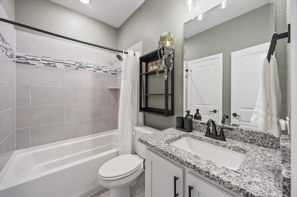 Waxahachie, Texas, 75165, United States, 5 Bedrooms Bedrooms, ,5 BathroomsBathrooms,Residential,For Sale,1828545