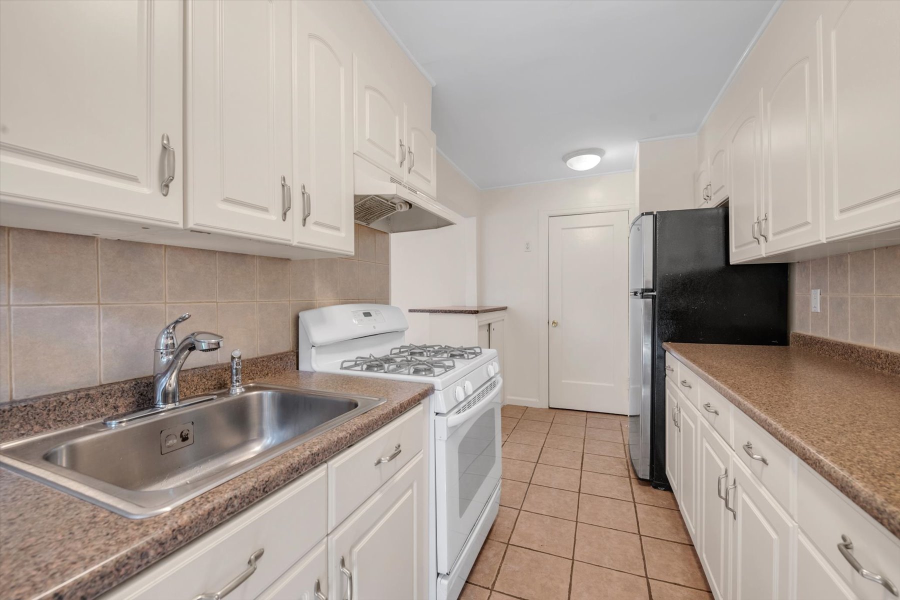  ?RENOVATED FOREST CLOSE ATTACHED BRICK TOWNHOUSE? - 物件實景