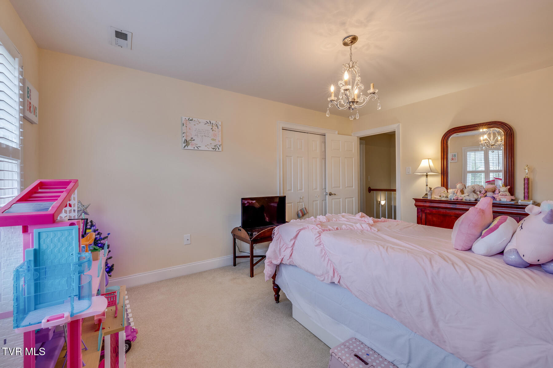Kingsport, Tennessee, 37664, United States, 5 Bedrooms Bedrooms, ,5 BathroomsBathrooms,Residential,For Sale,1931023