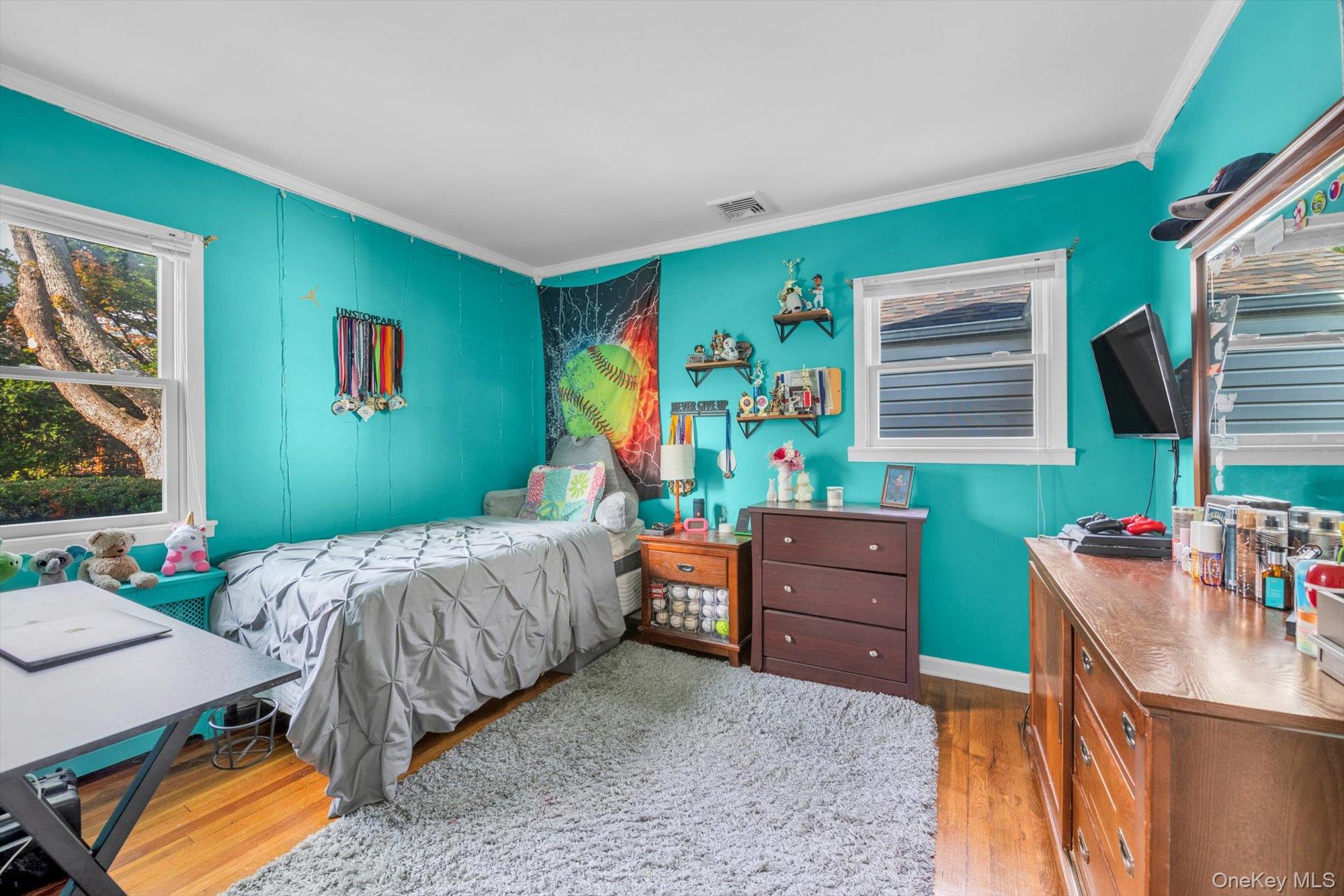 Hicksville, New York, 11801, United States, 3 Bedrooms Bedrooms, ,2 BathroomsBathrooms,Residential,For Sale,1950736