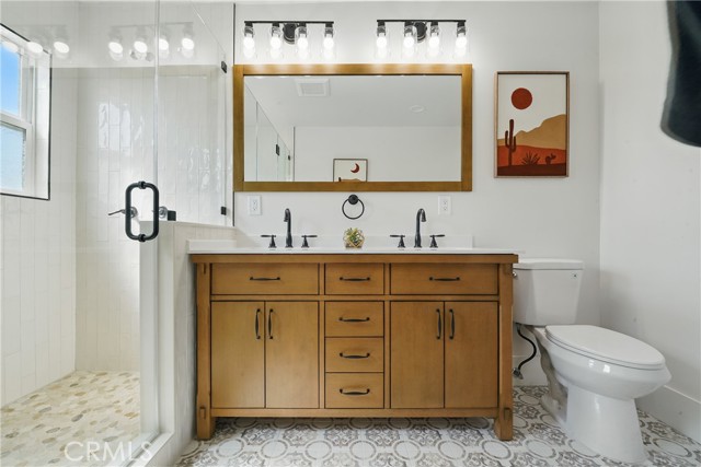 Los Angeles, California, 90018, United States, 5 Bedrooms Bedrooms, ,5 BathroomsBathrooms,Residential,For Sale,1984330