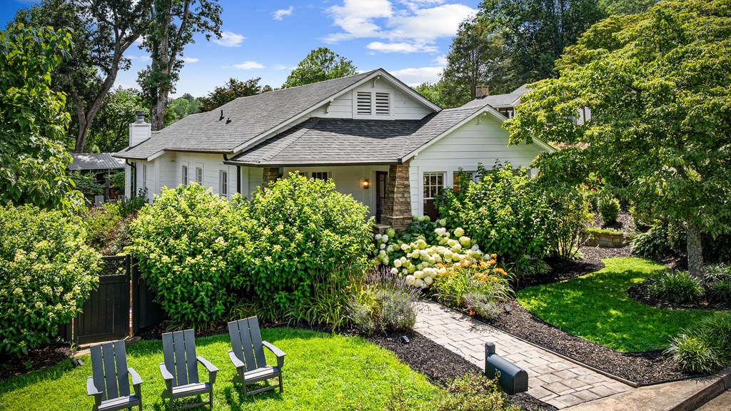 Blue Ridge, Georgia, 30513, United States, 3 Bedrooms Bedrooms, ,2 BathroomsBathrooms,Residential,For Sale,1878100