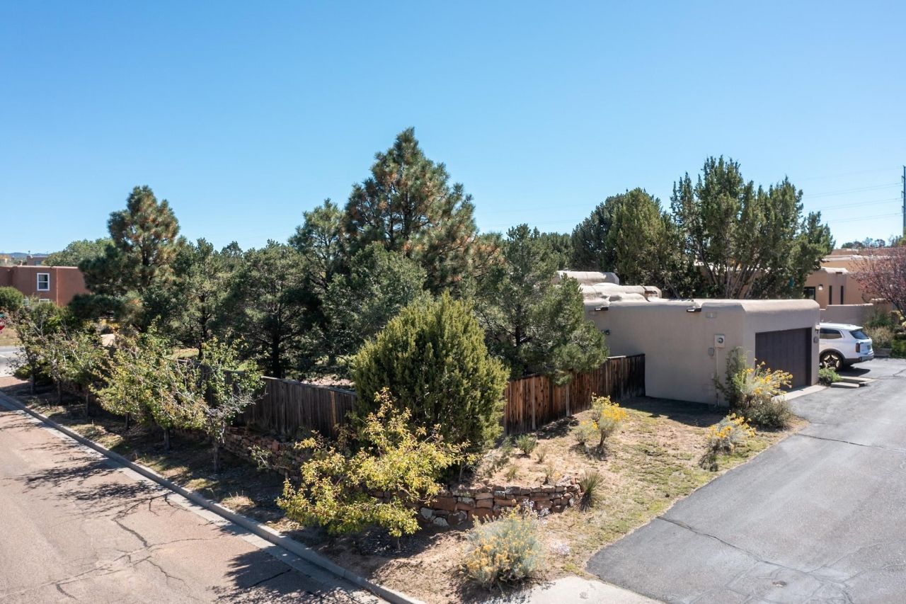 Santa Fe, New Mexico, 87507, United States, 3 Bedrooms Bedrooms, ,2 BathroomsBathrooms,Residential,For Sale,1955311