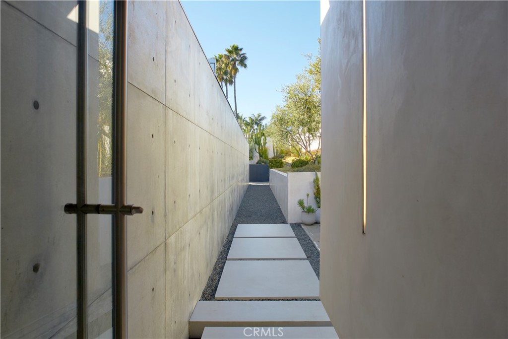 Laguna Beach, California, 92651, United States, 4 Bedrooms Bedrooms, ,6 BathroomsBathrooms,Residential,For Sale,1988252