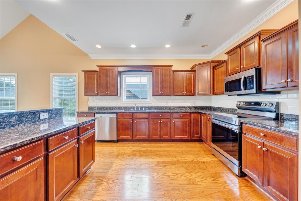 Huddleston, Virginia, 24104, United States, 4 Bedrooms Bedrooms, ,4 BathroomsBathrooms,Residential,For Sale,2048445