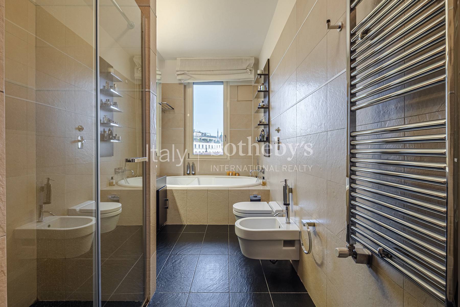  Prestigious penthouse with terrace steps from Montenapoleone - 物件實景