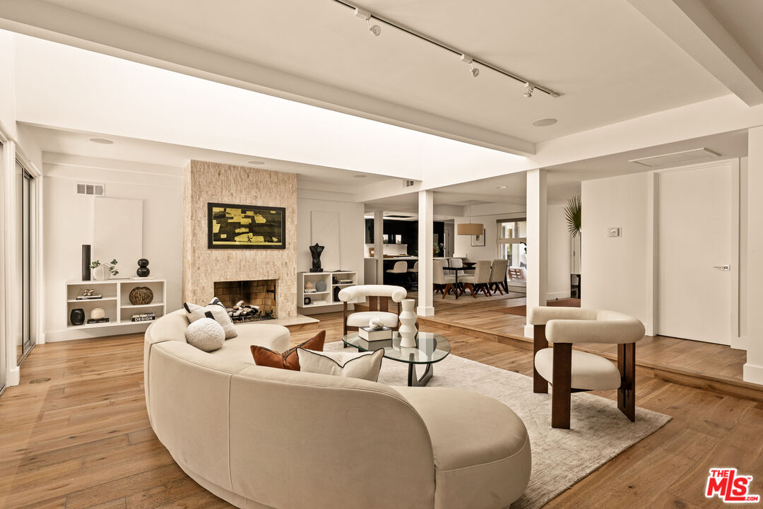 Los Angeles, California, 90027, United States, 4 Bedrooms Bedrooms, ,2 BathroomsBathrooms,Residential,For Sale,1989573