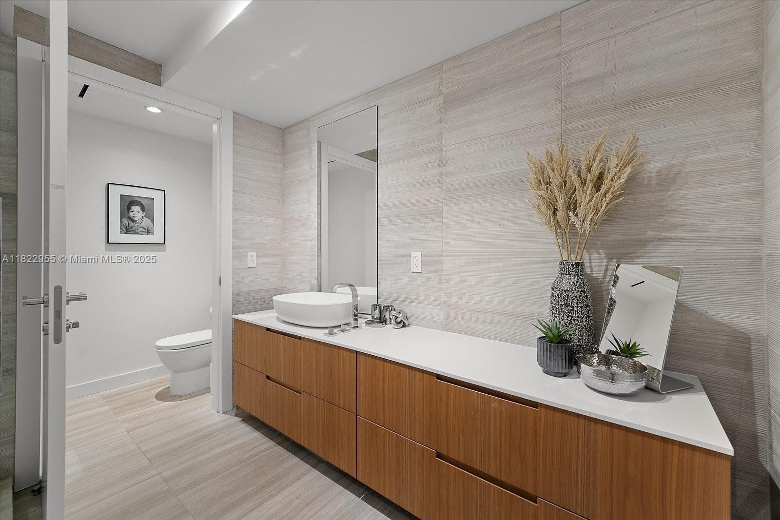 Miami Beach, Florida, 33140, United States, 4 Bedrooms Bedrooms, ,5 BathroomsBathrooms,Residential,For Sale,1949719