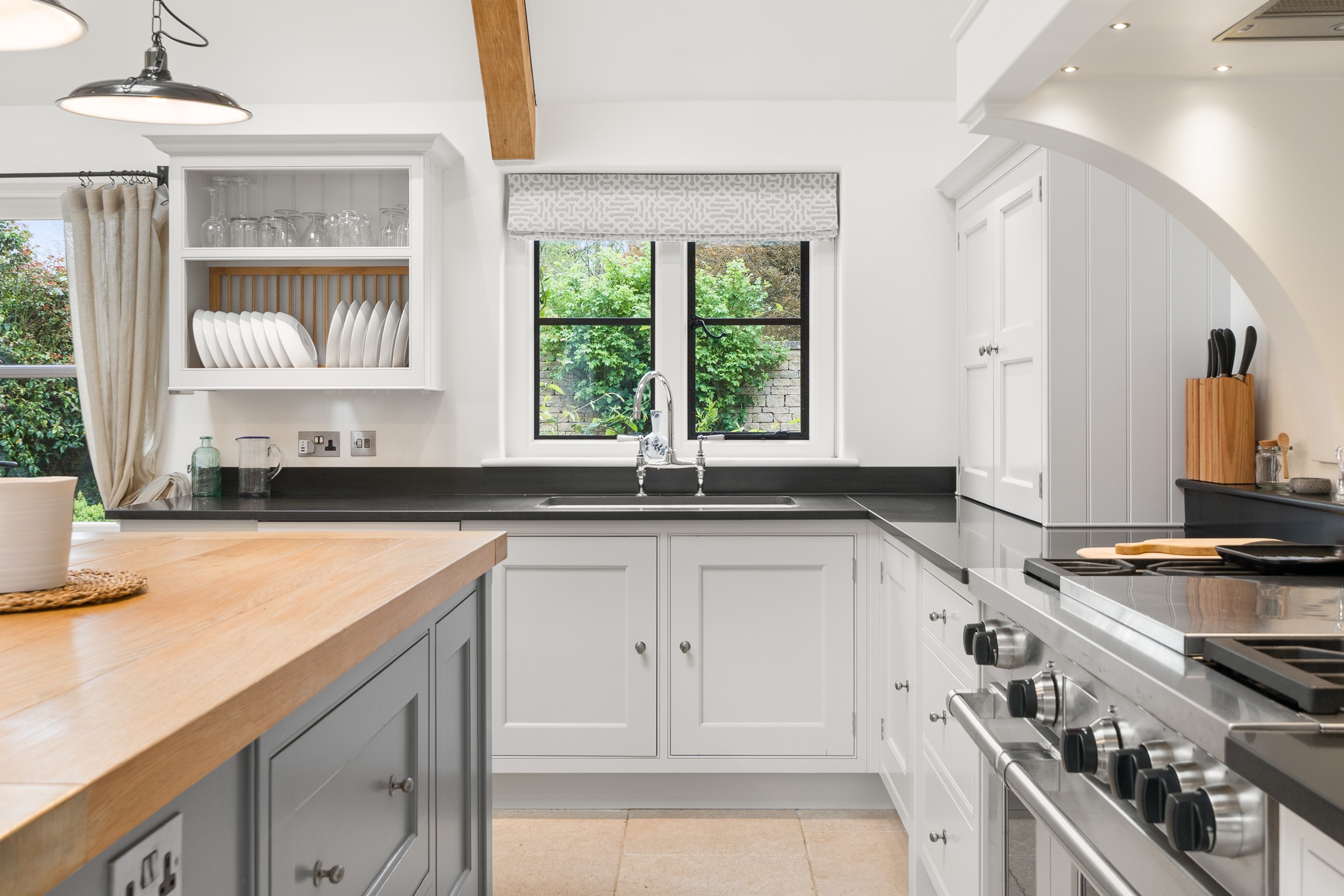  A Complete Cotswold Estate in One of Gloucestershire