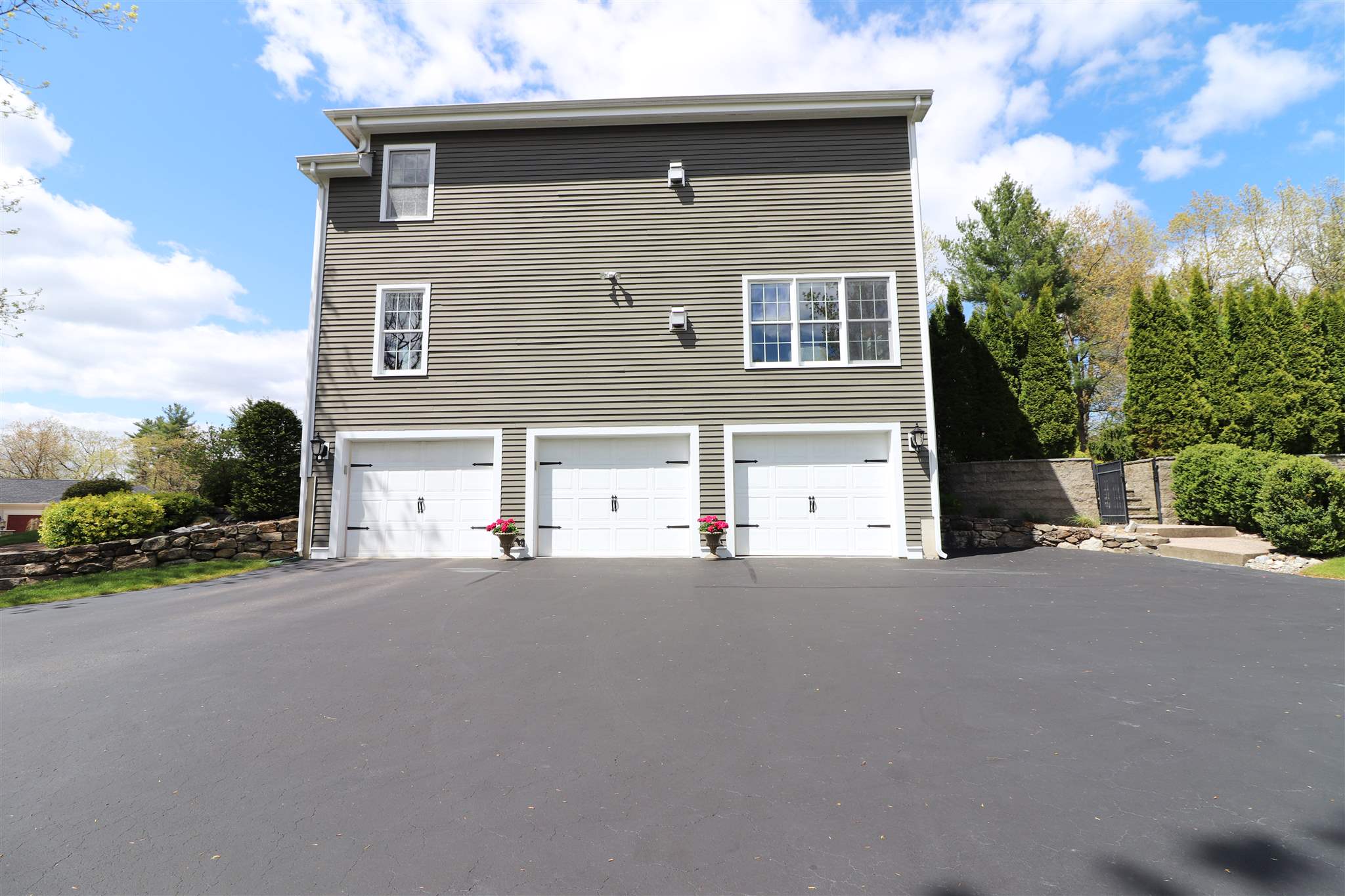 Windham, New Hampshire, 03087, United States, 4 Bedrooms Bedrooms, ,3 BathroomsBathrooms,Residential,For Sale,1921691