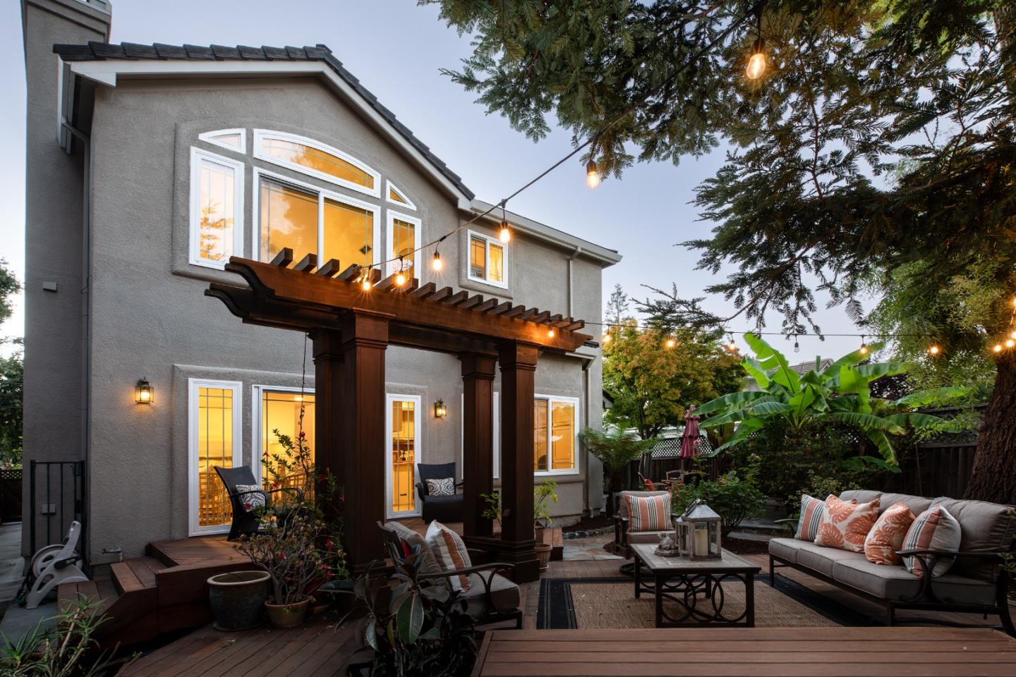 Menlo Park, California, 94025, United States, 4 Bedrooms Bedrooms, ,3 BathroomsBathrooms,Residential,For Sale,1927221