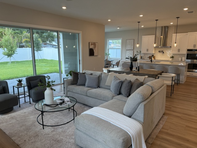 Tampa, Florida, 33611, United States, 5 Bedrooms Bedrooms, ,4 BathroomsBathrooms,Residential,For Sale,1992381
