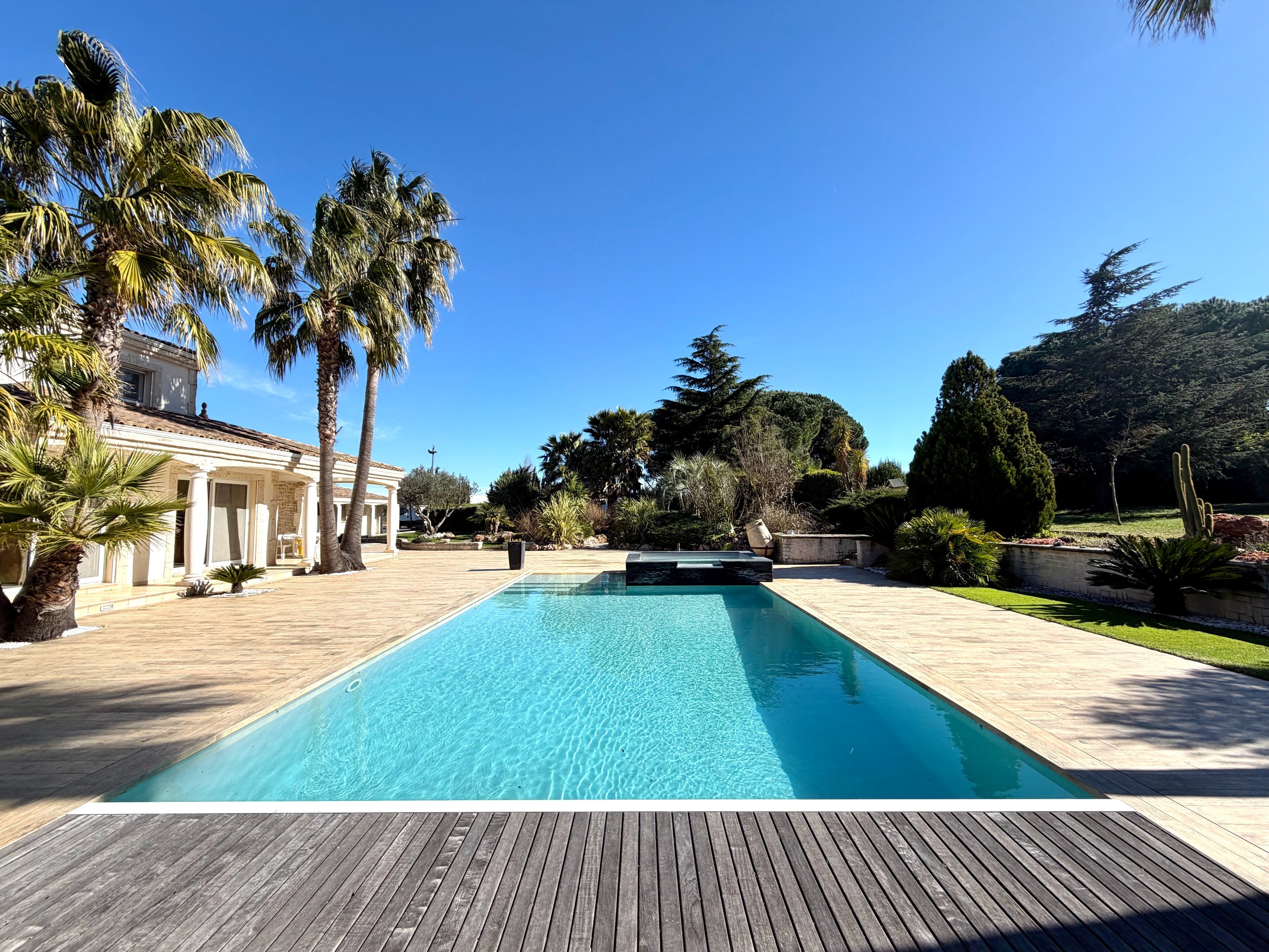  Just 10 minutes from the beaches, a spacious family villa in a lush park... - 物件實景