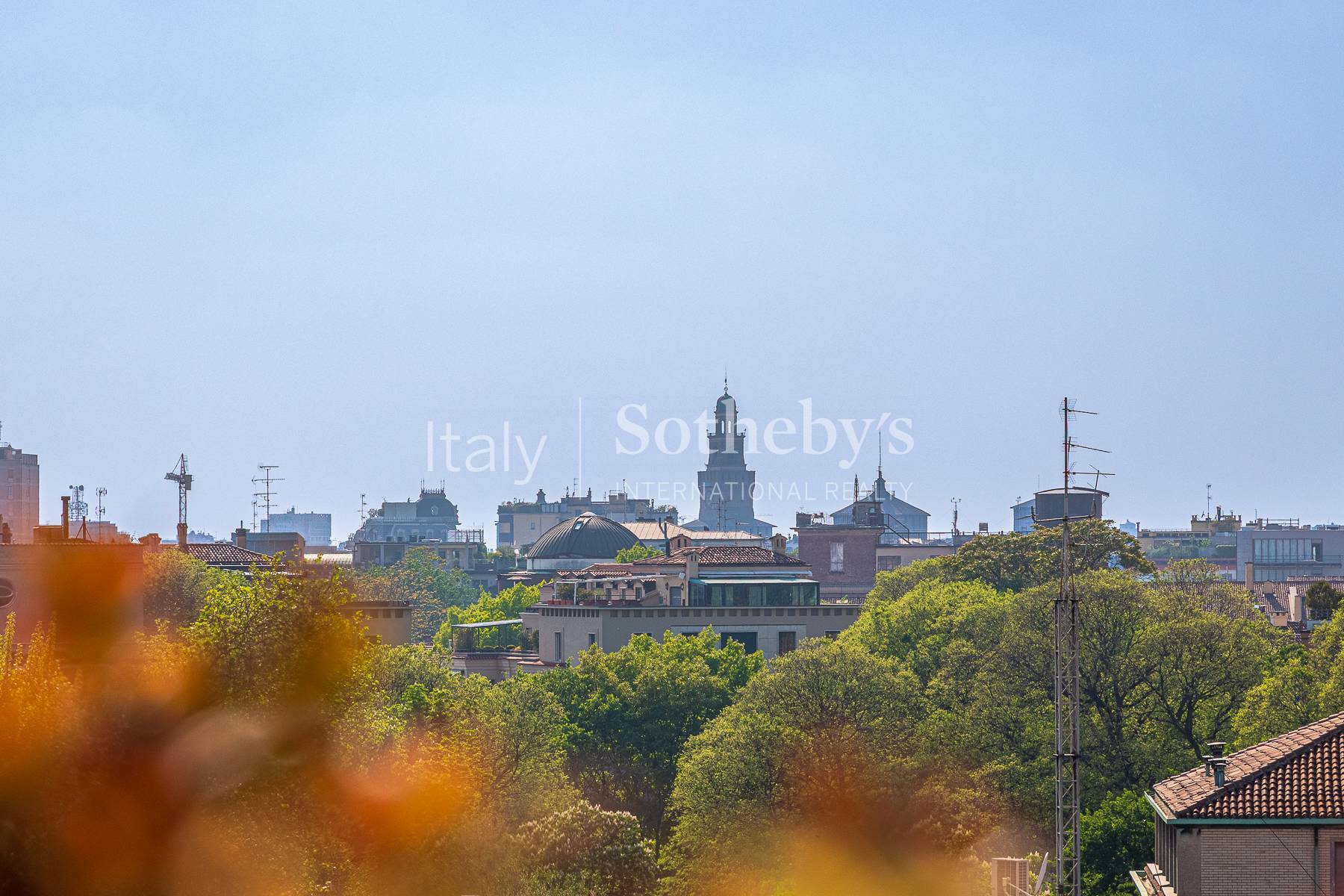  Prestigious penthouse with terrace steps from Montenapoleone - 物件實景