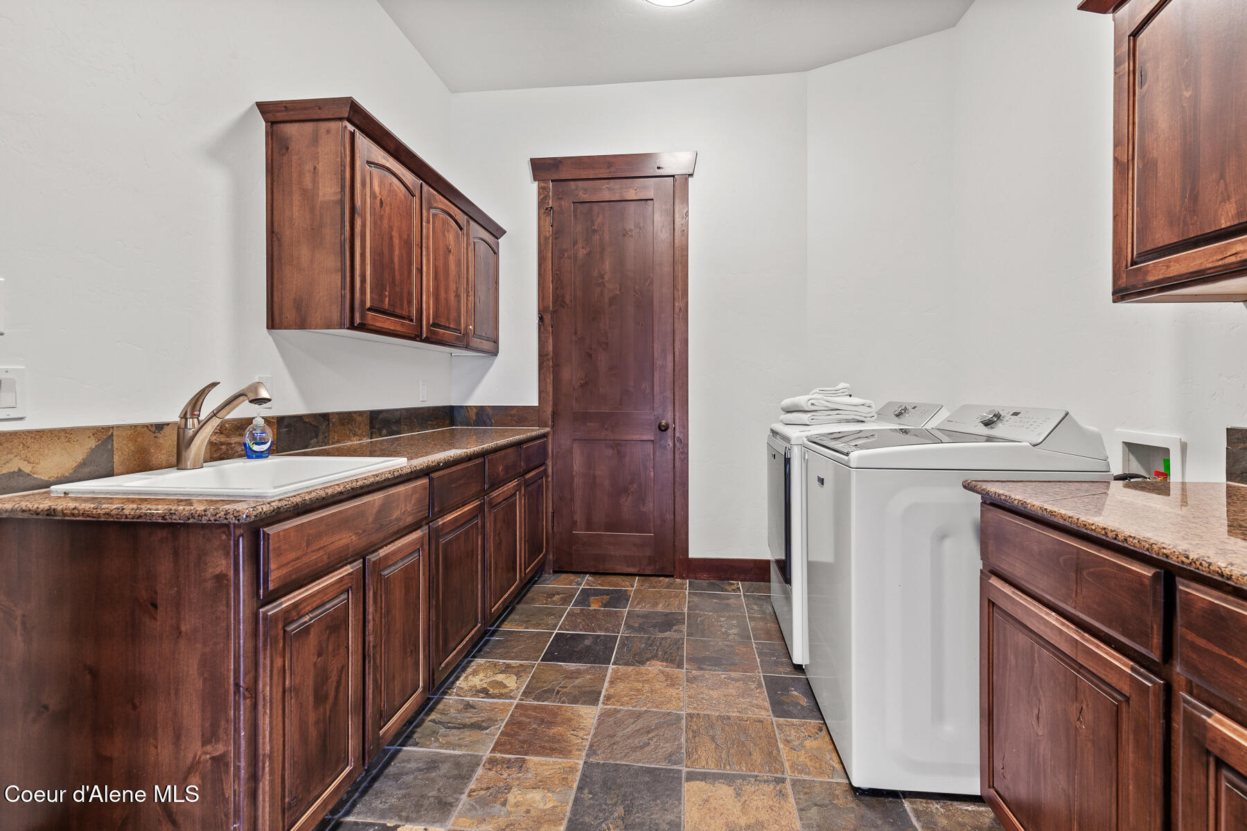 Coeur d'Alene, Idaho, 83814, United States, 4 Bedrooms Bedrooms, ,4 BathroomsBathrooms,Residential,For Sale,1978612