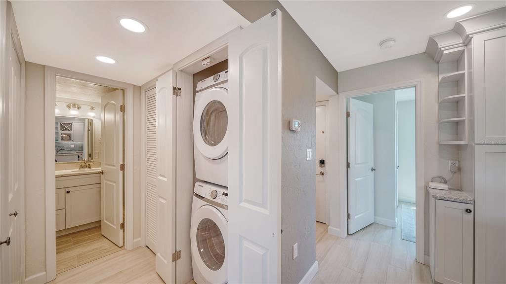 Longboat Key, Florida, 34228, United States, 2 Bedrooms Bedrooms, ,2 BathroomsBathrooms,Residential,For Sale,1993479