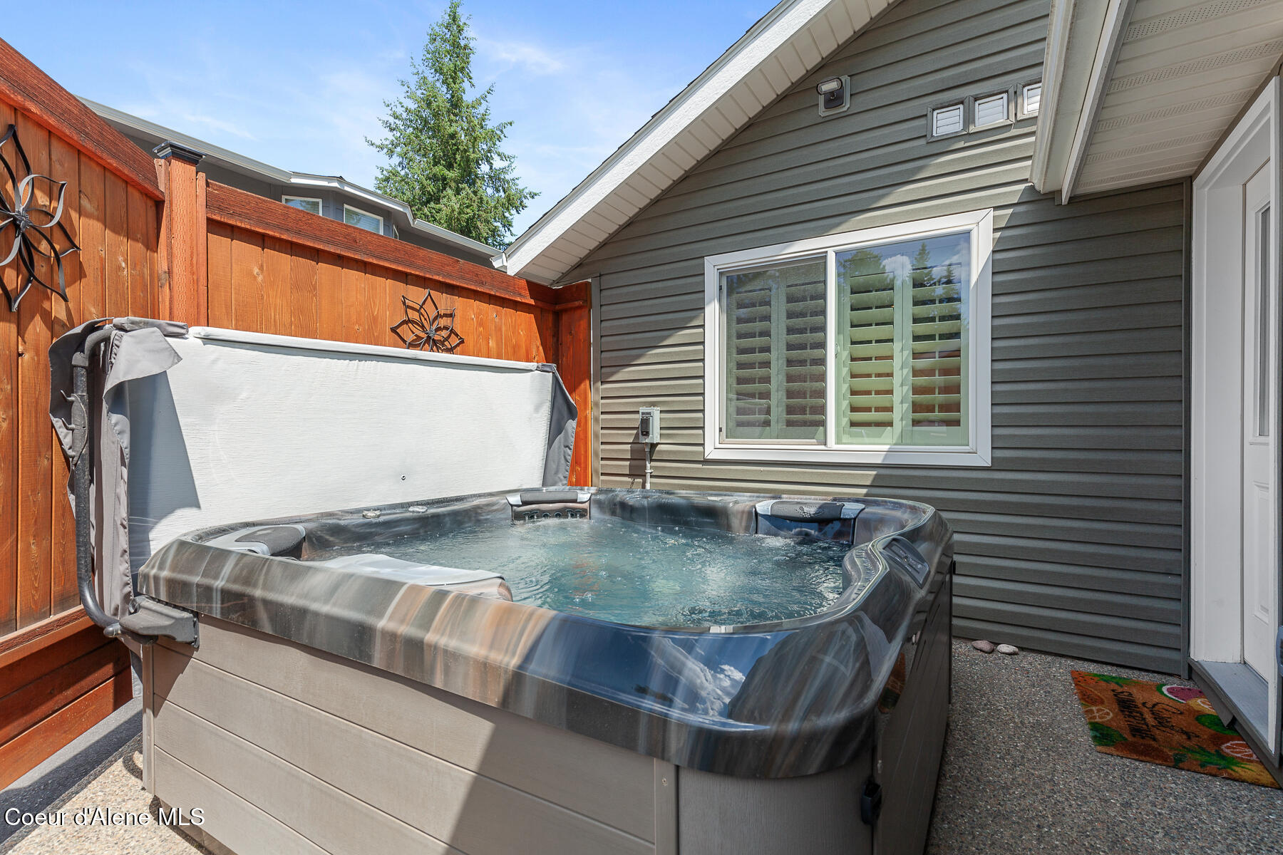 Coeur d'Alene, Idaho, 83814, United States, 3 Bedrooms Bedrooms, ,2 BathroomsBathrooms,Residential,For Sale,1895334