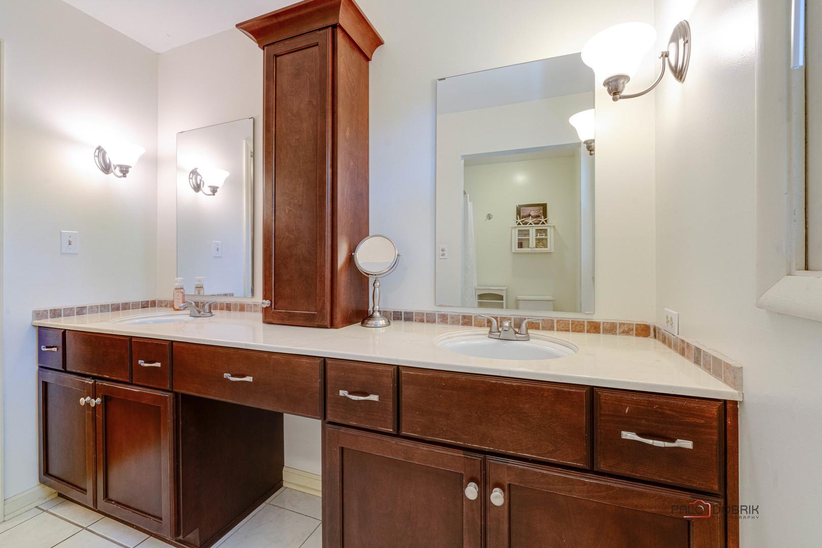 Arlington Heights, Illinois, 60005, United States, 4 Bedrooms Bedrooms, ,3 BathroomsBathrooms,Residential,For Sale,1919635