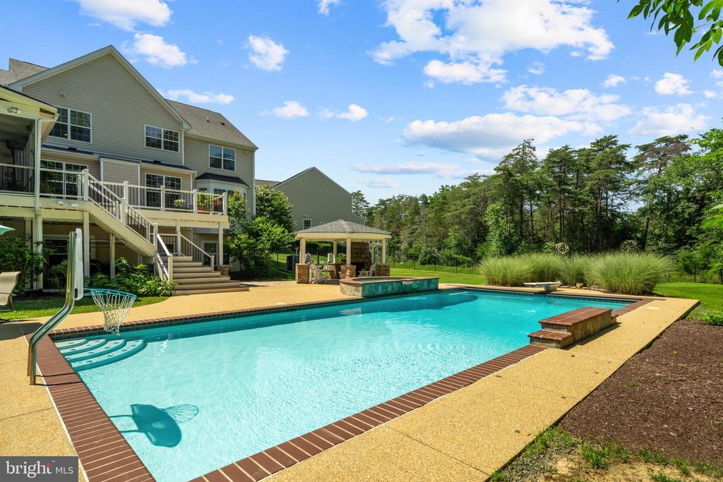 Broadlands, Virginia, 20148, United States, 5 Bedrooms Bedrooms, ,5 BathroomsBathrooms,Residential,For Sale,1977540