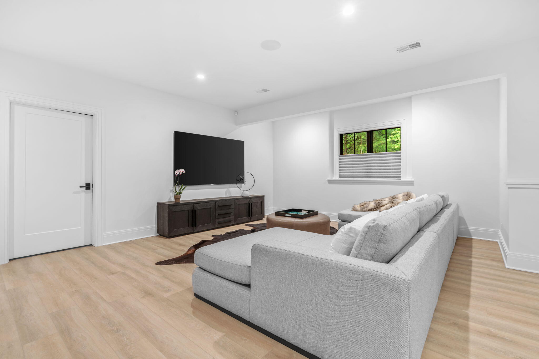 Saugatuck, Michigan, 49453, United States, 6 Bedrooms Bedrooms, ,6 BathroomsBathrooms,Residential,For Sale,1974414