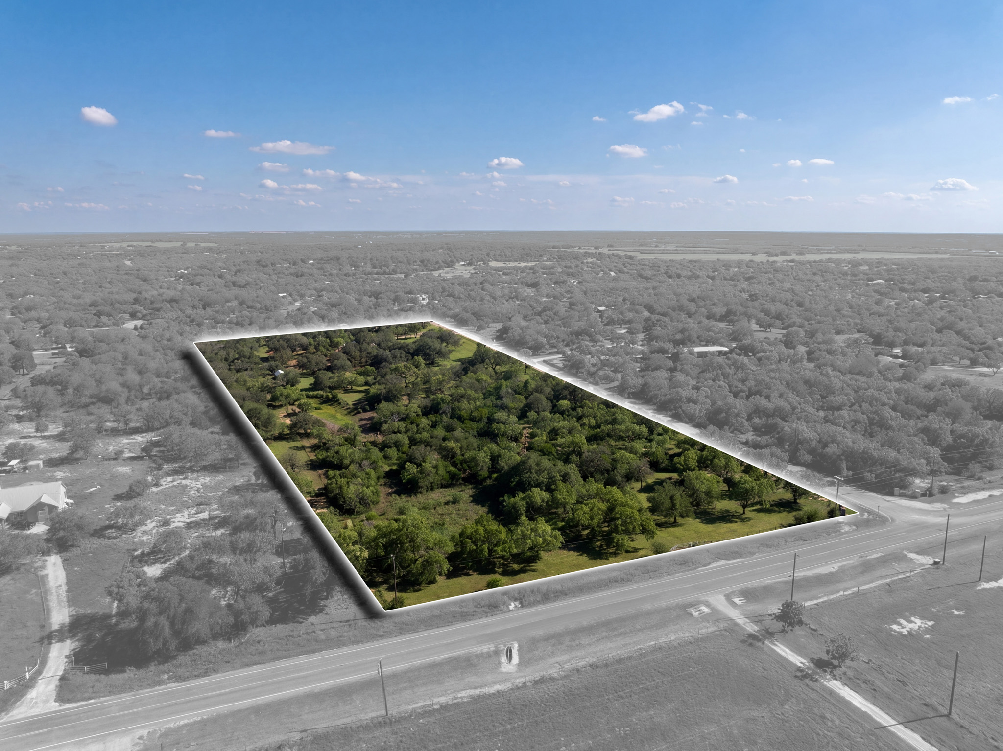  Private 10-Acre Horse Property in Lytle - 物件實景