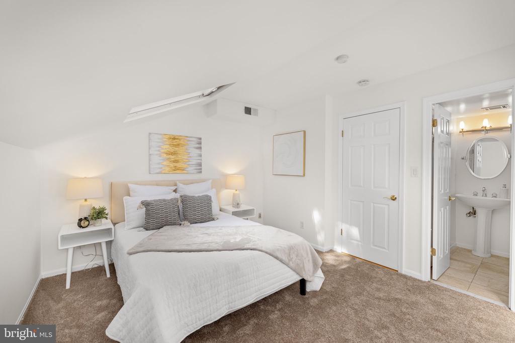 Washington, District of Columbia, 20009, United States, 2 Bedrooms Bedrooms, ,2 BathroomsBathrooms,Residential,For Sale,1981546