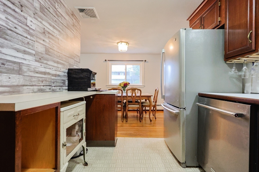 Swampscott, Massachusetts, 01907, United States, 3 Bedrooms Bedrooms, ,2 BathroomsBathrooms,Residential,For Sale,1984314