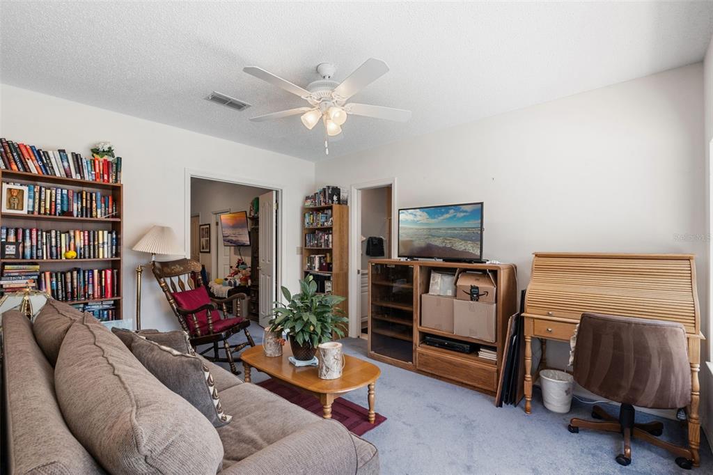 Orlando, Florida, 32817, United States, 4 Bedrooms Bedrooms, ,4 BathroomsBathrooms,Residential,For Sale,1821453