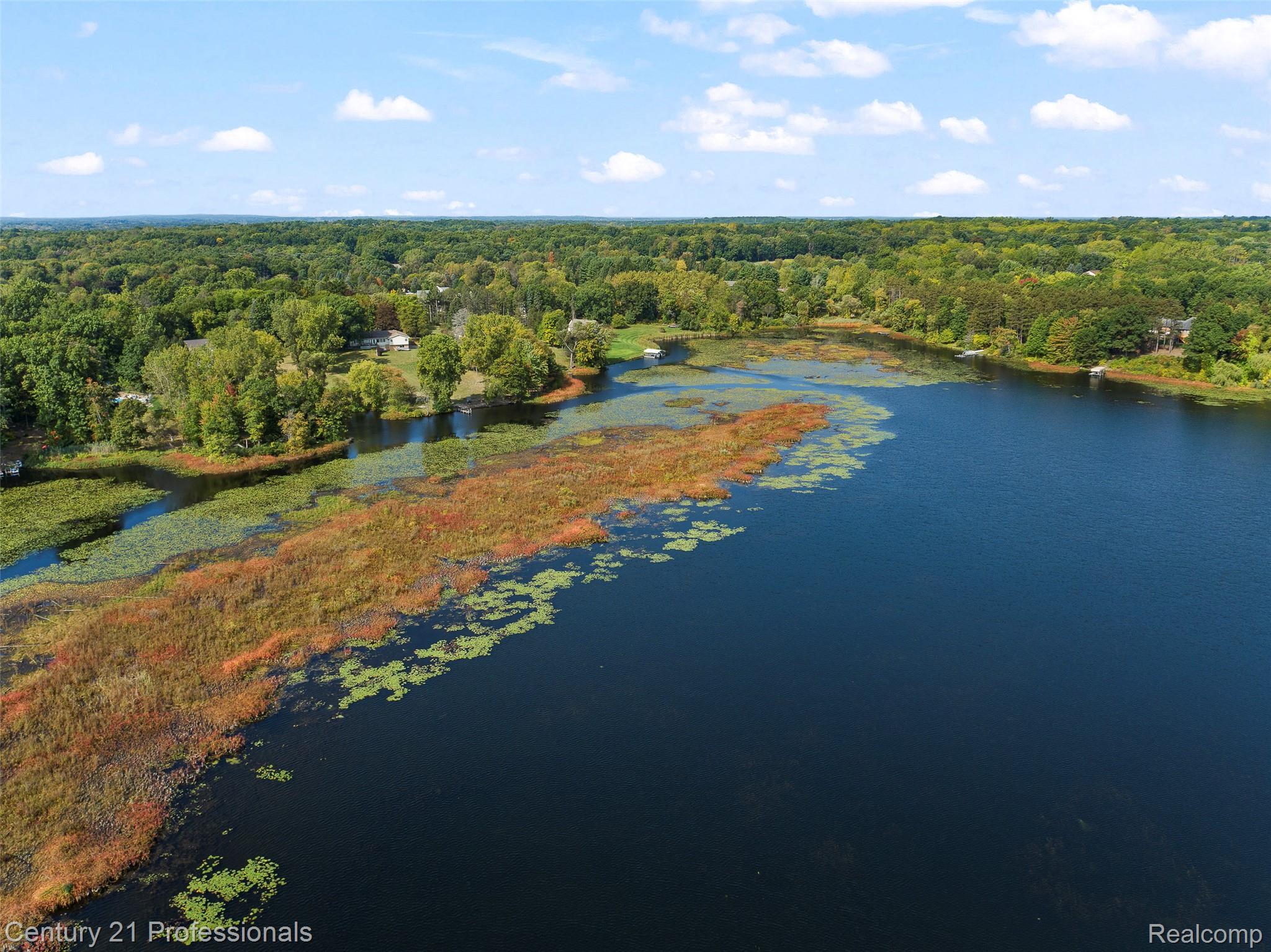 Davisburg, Michigan, 48350, United States, 5 Bedrooms Bedrooms, ,4 BathroomsBathrooms,Residential,For Sale,1982233
