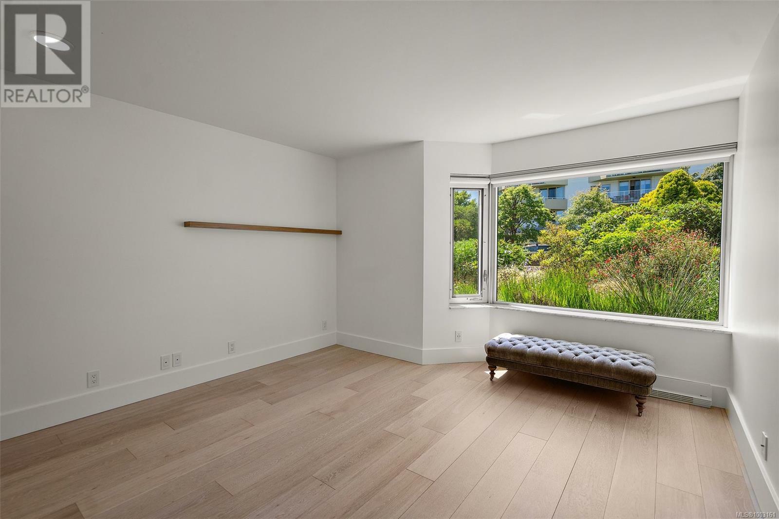 OAK BAY, British Columbia, V8S 2N6, CA, 2 Bedrooms Bedrooms, ,2 BathroomsBathrooms,Residential,For Sale,1874610