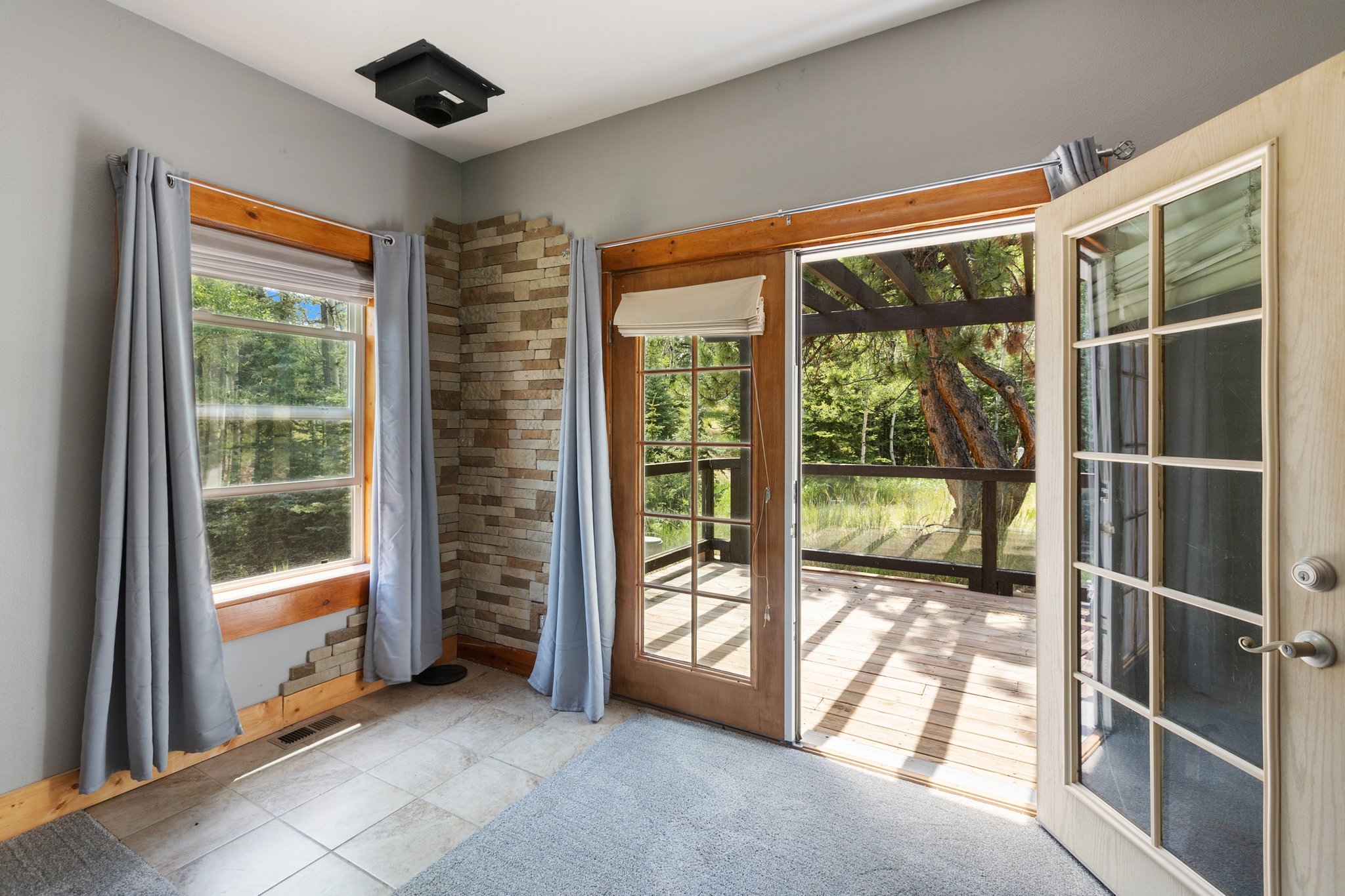 Divide, Colorado, 80814, United States, 3 Bedrooms Bedrooms, ,2 BathroomsBathrooms,Residential,For Sale,1918151