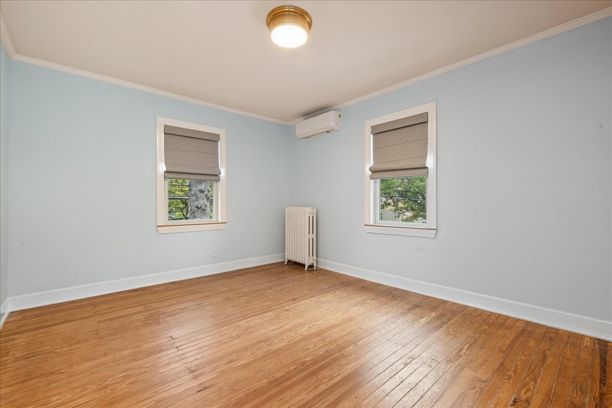 Floral Park, New York, 11001, United States, 4 Bedrooms Bedrooms, ,4 BathroomsBathrooms,Residential,For Sale,1977221