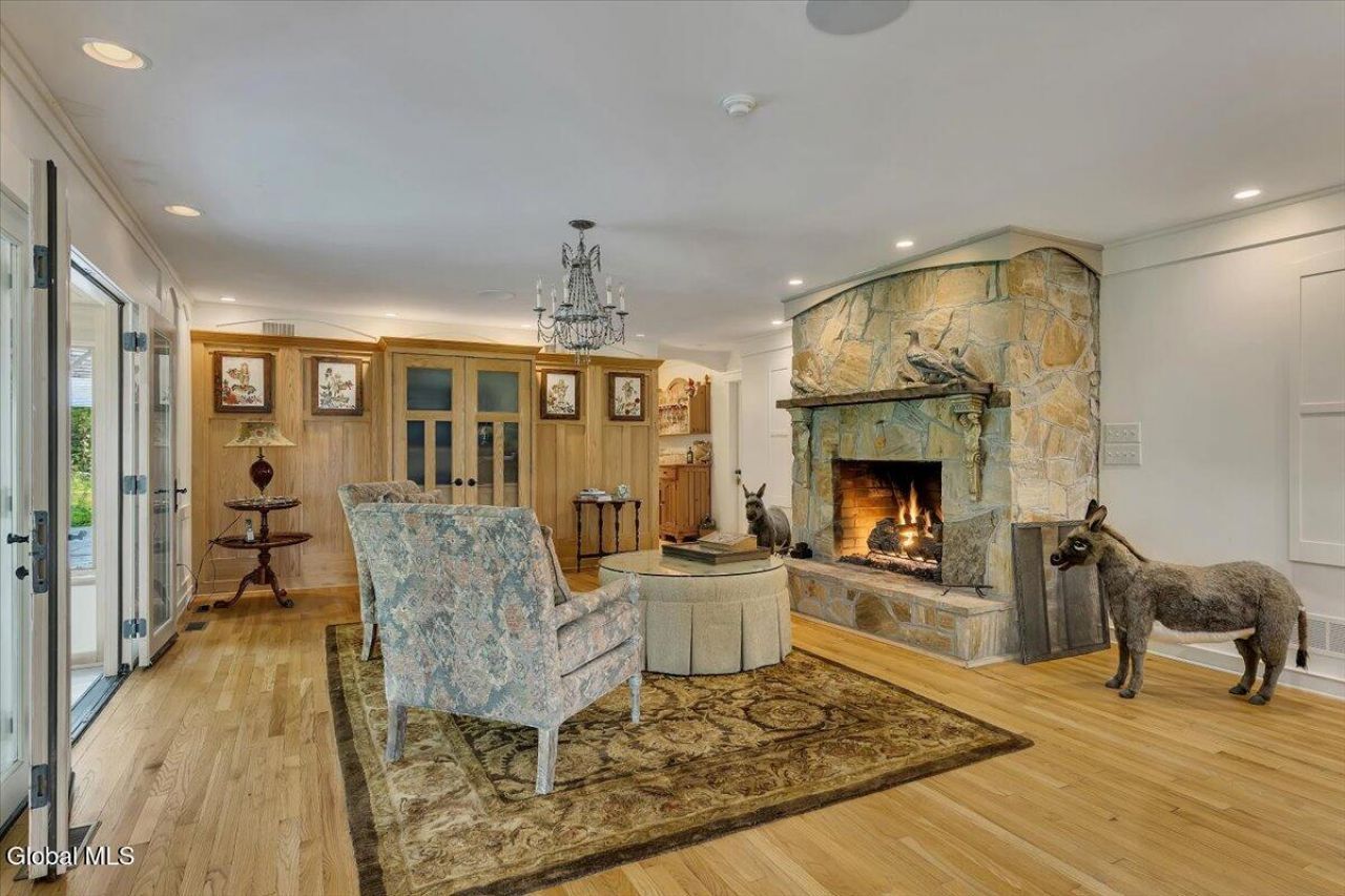 Queensbury, New York, 12804, United States, 4 Bedrooms Bedrooms, ,4 BathroomsBathrooms,Residential,For Sale,2003440