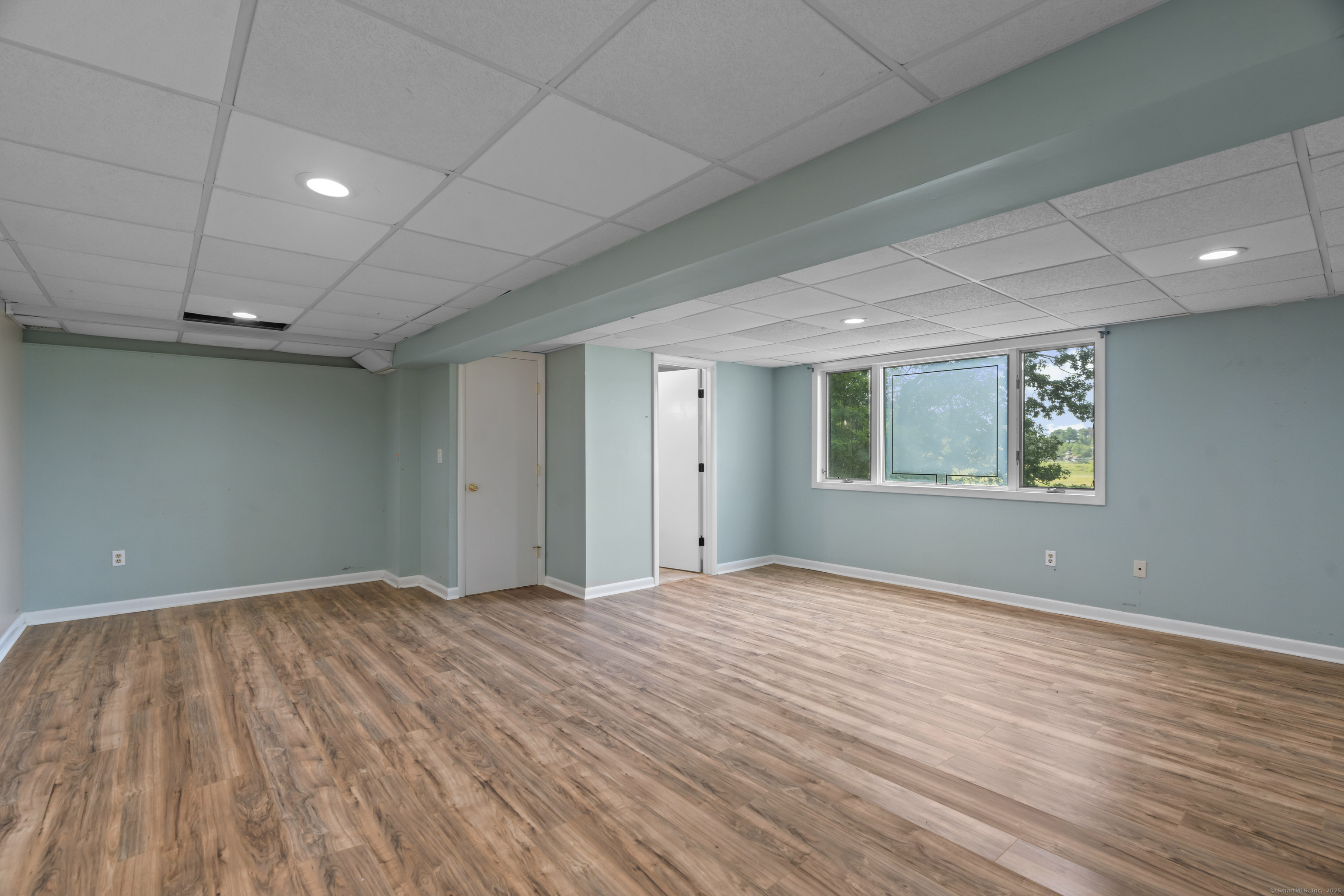 Branford, Connecticut, 06405, United States, 3 Bedrooms Bedrooms, ,3 BathroomsBathrooms,Residential,For Sale,1912319