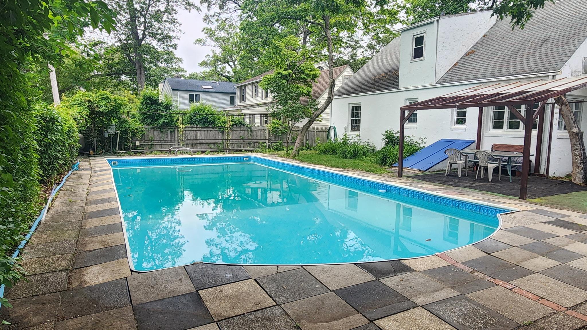 Malverne, New York, 11565, United States, 4 Bedrooms Bedrooms, ,2 BathroomsBathrooms,Residential,For Sale,1907627