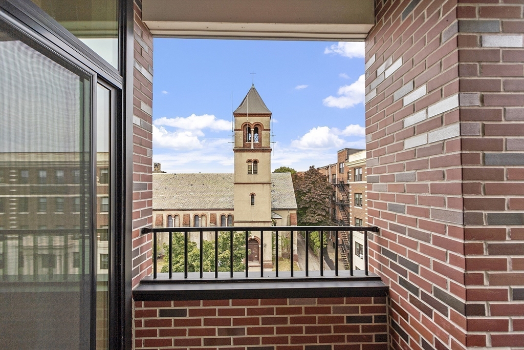 Somerville, Massachusetts, 02143, United States, 2 Bedrooms Bedrooms, ,2 BathroomsBathrooms,Residential,For Sale,1737786