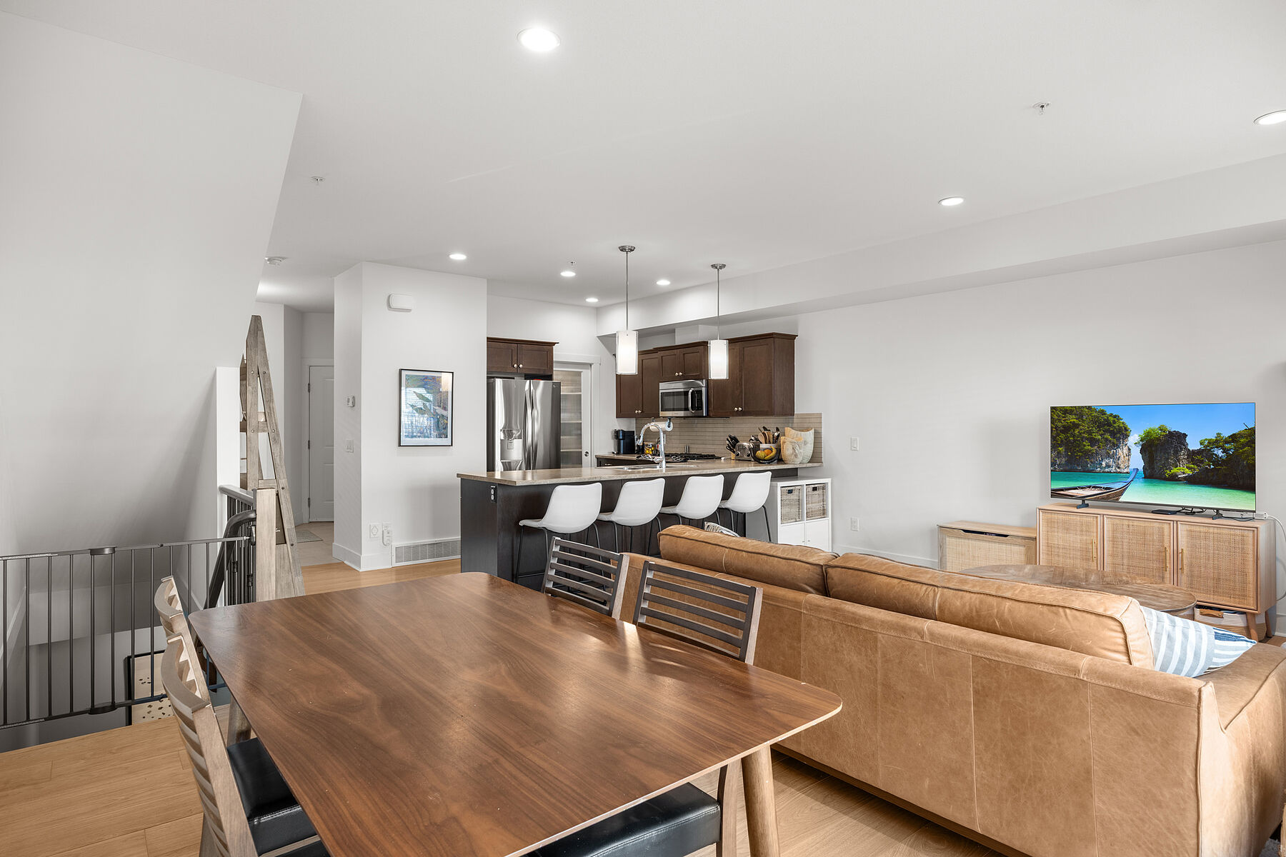  Well Maintained Townhome - 物件實景
