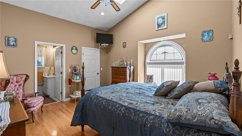 Barrington, Rhode Island, 02806, United States, 3 Bedrooms Bedrooms, ,3 BathroomsBathrooms,Residential,For Sale,2012853