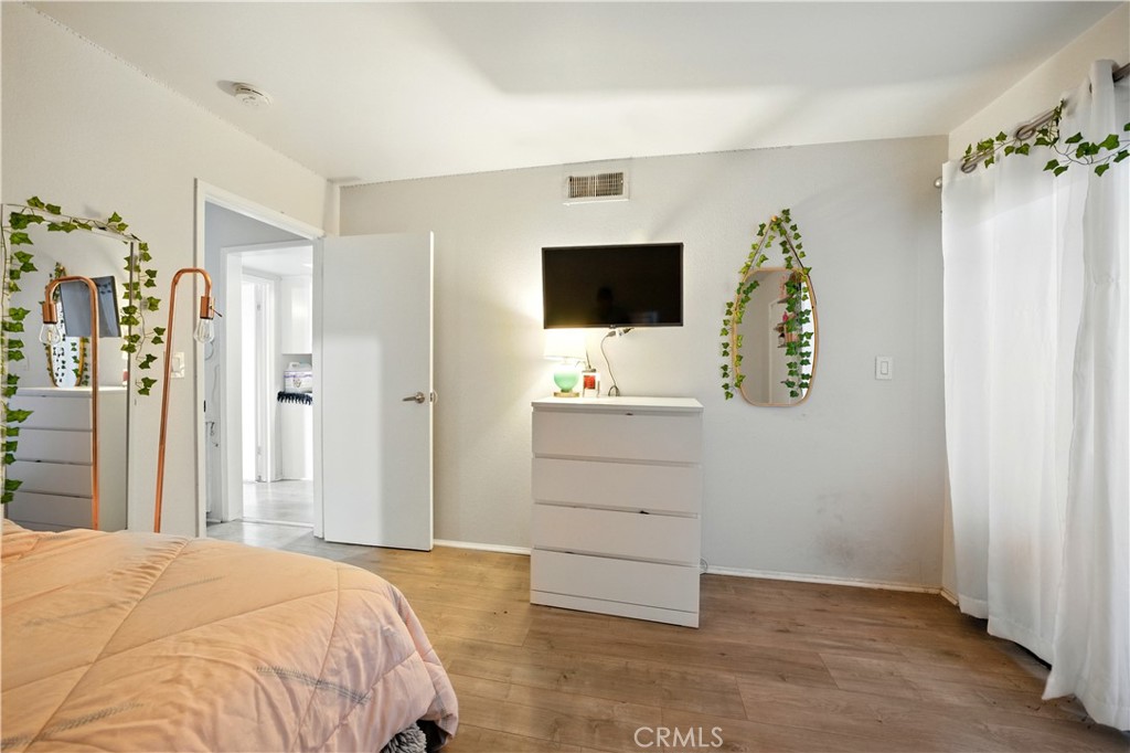 Van Nuys, California, 91405, United States, 3 Bedrooms Bedrooms, ,2 BathroomsBathrooms,Residential,For Sale,1927818