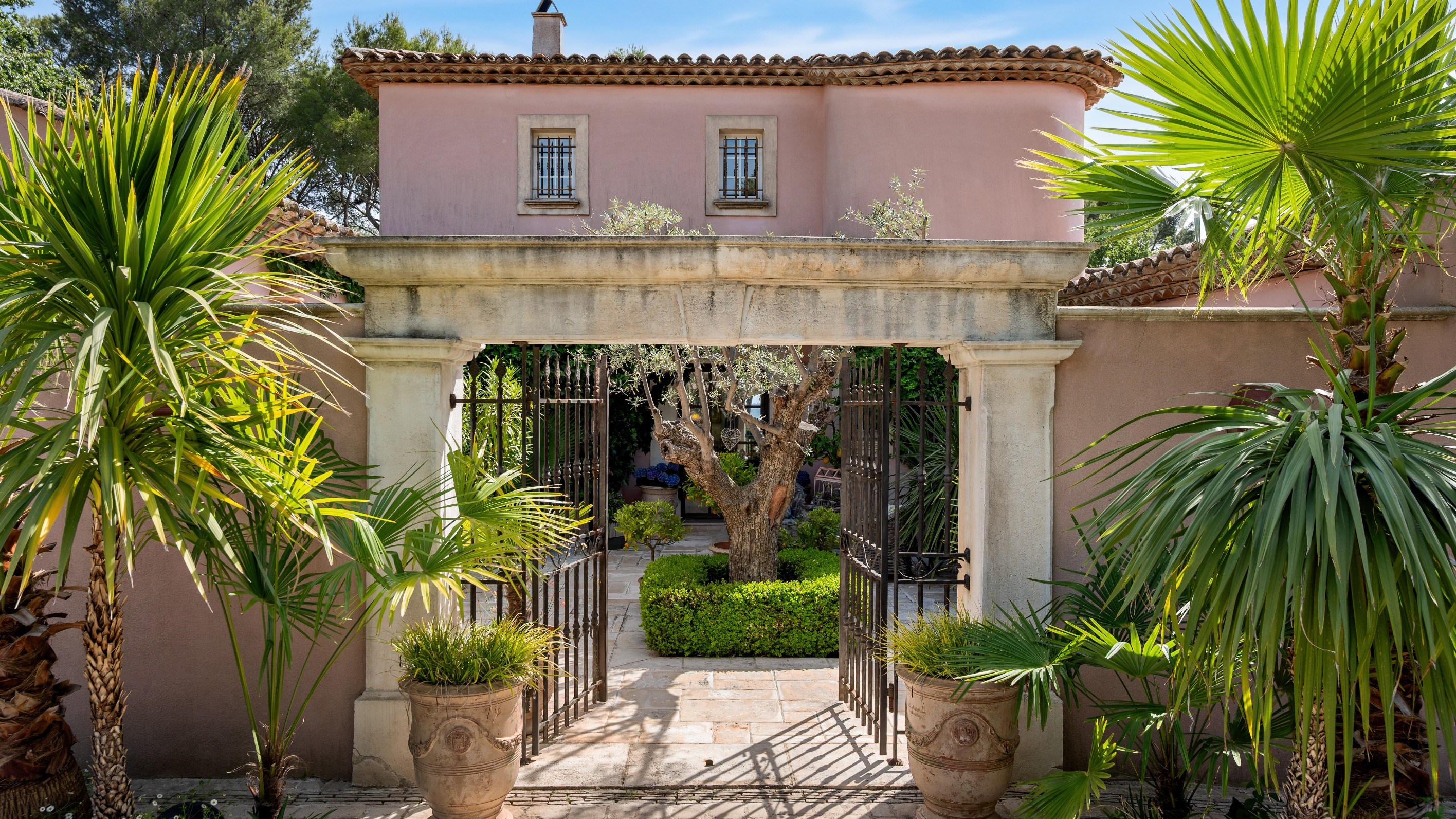  Exceptional Charming Estate with Remarkable Gardens in a Preserved Setting - 物件實景