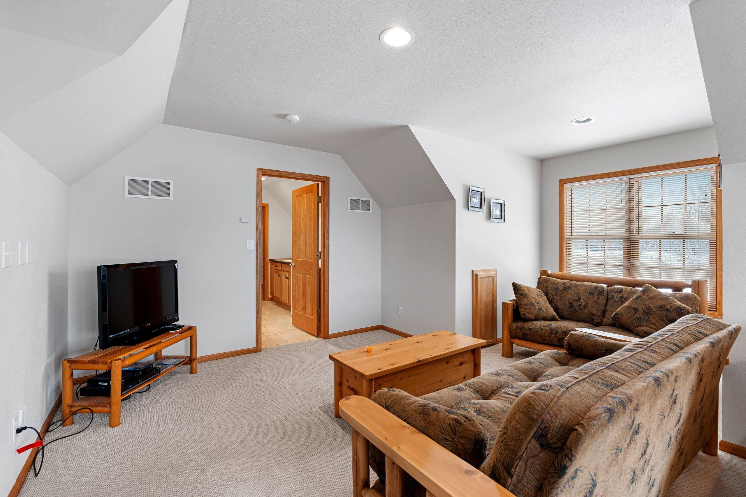 CHILTON, Wisconsin, 53014, United States, 5 Bedrooms Bedrooms, ,6 BathroomsBathrooms,Residential,For Sale,1927210