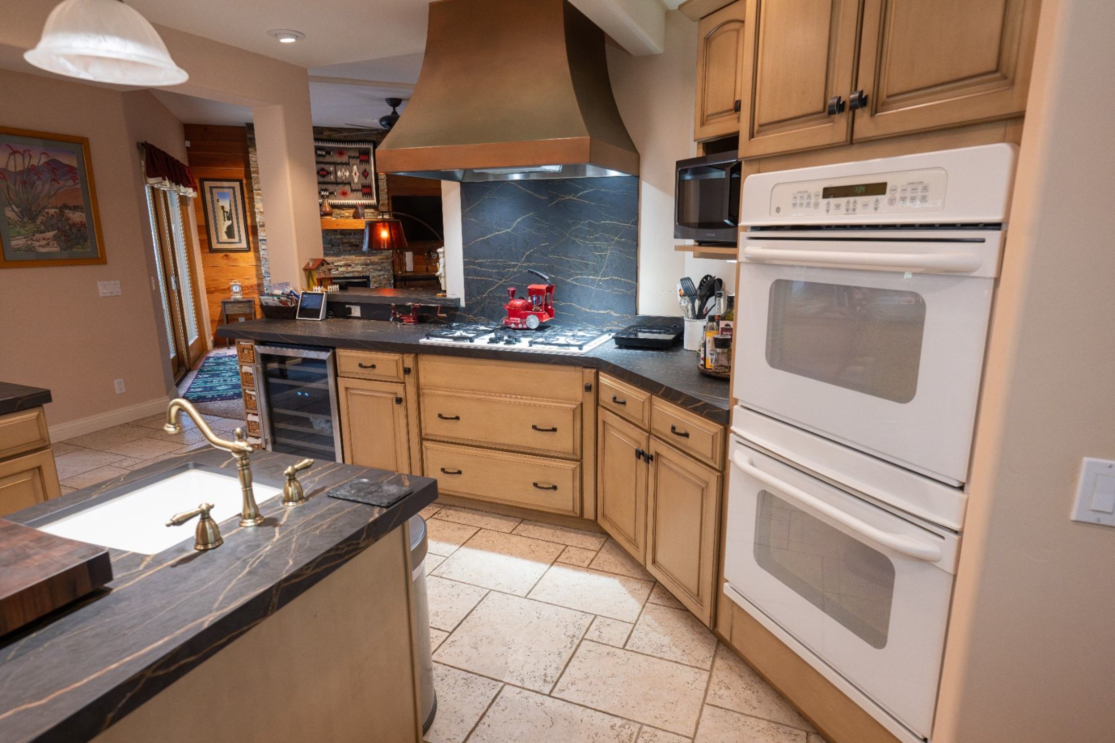  Beautiful Spacious Home, Privacy On 1.29 Acres - 物件實景
