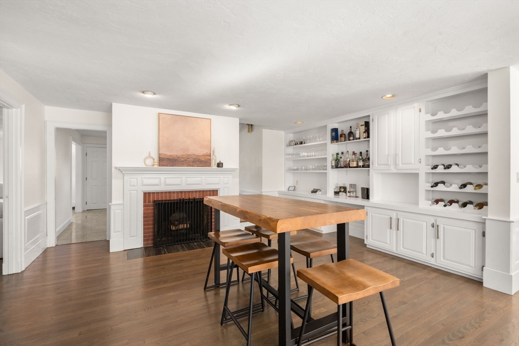 Walpole, Massachusetts, 02081, United States, 4 Bedrooms Bedrooms, ,4 BathroomsBathrooms,Residential,For Sale,1987866