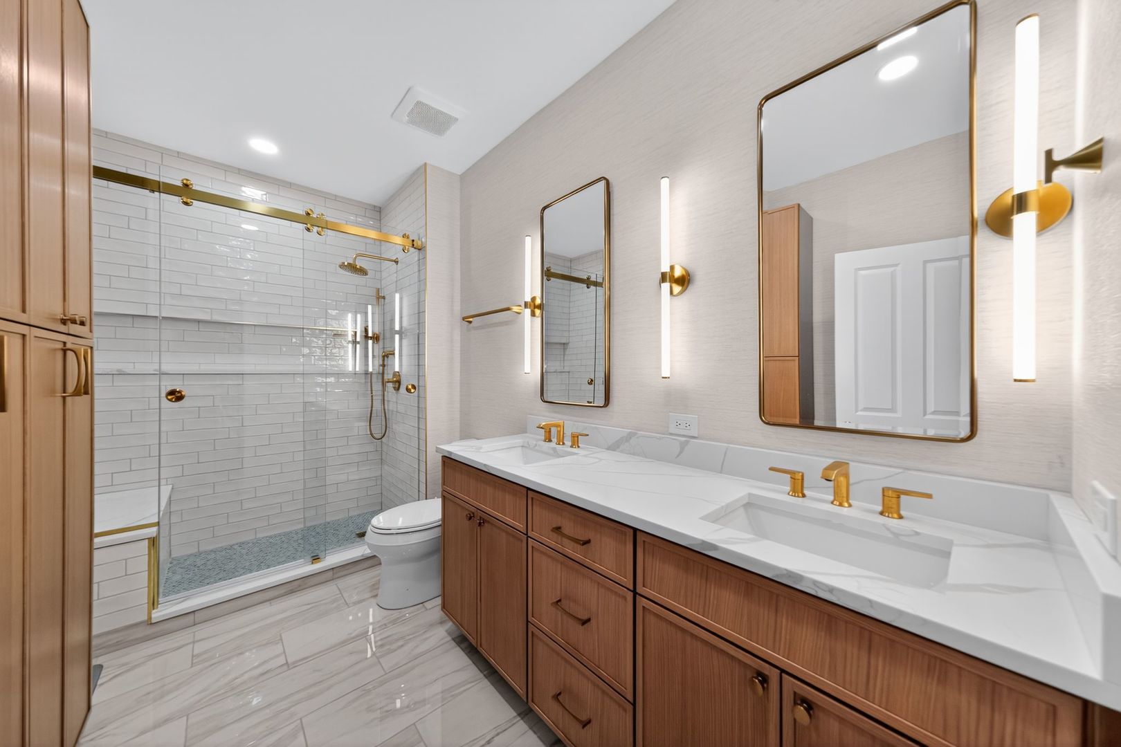 Chicago, Illinois, 60616, United States, 3 Bedrooms Bedrooms, ,3 BathroomsBathrooms,Residential,For Sale,1986457