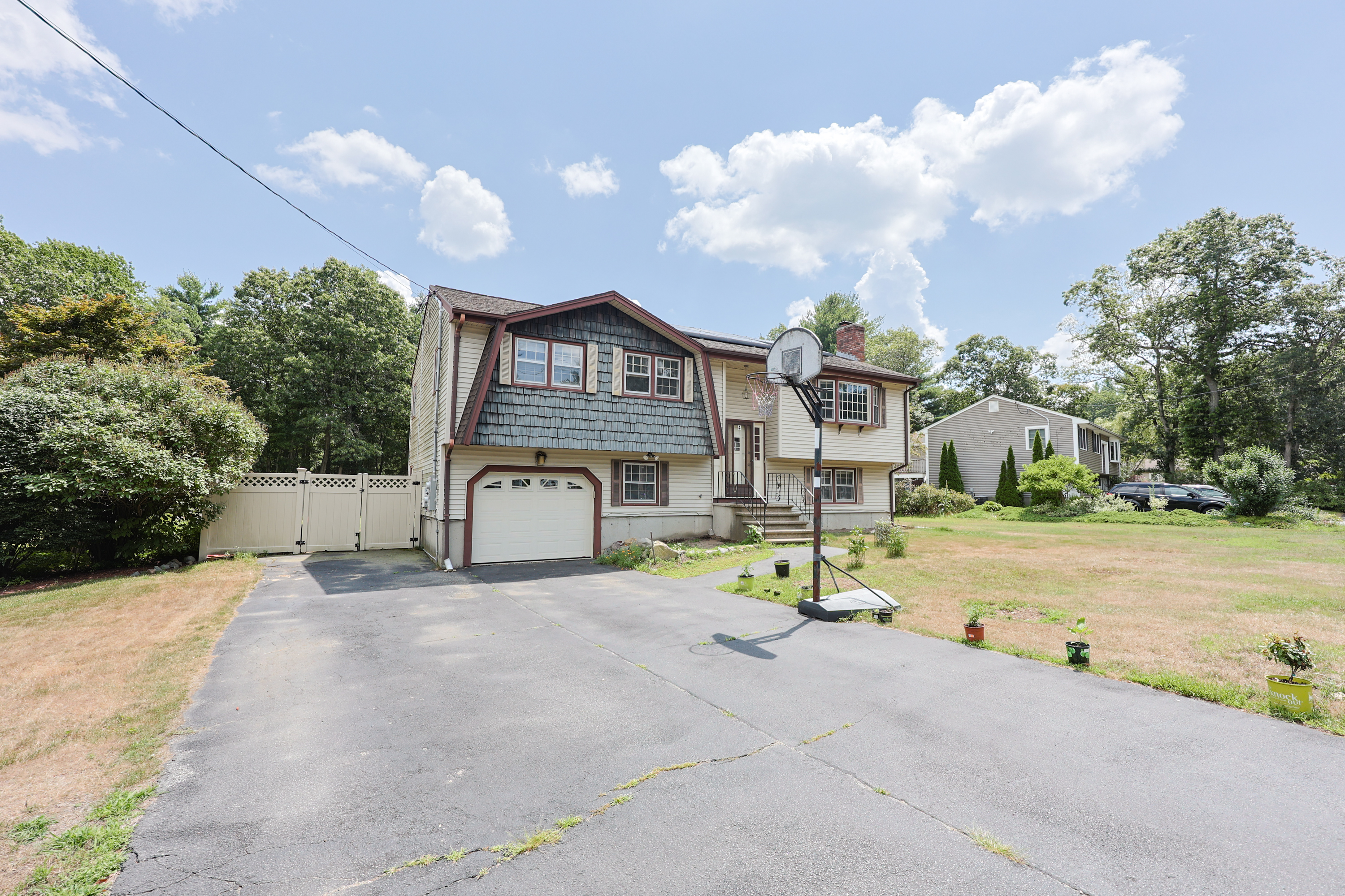Burlington, Massachusetts, 01803, United States, 3 Bedrooms Bedrooms, ,1 BathroomBathrooms,Residential,For Sale,1906310